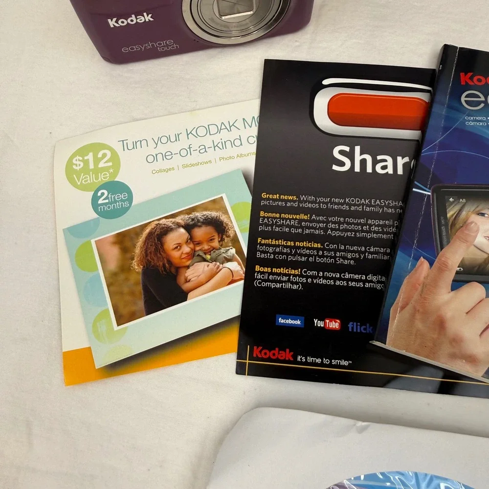 Kodak Easyshare Touch M577 Digital Camera Purple 14MP 5x Zoom Boxed Bundle
